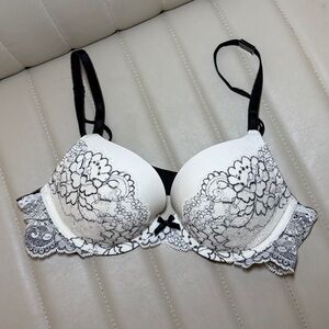 Victoria's Secret Bedazzled Bra Push Up Black and White Lace Bra 36A